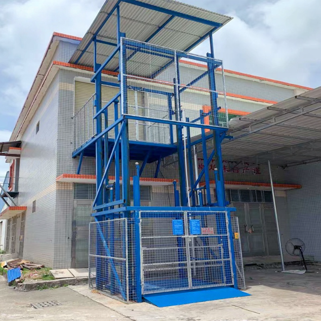 海沧建材厂室外升降货梯安装