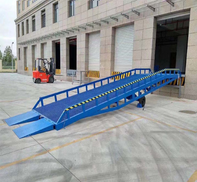 海沧移动式登车桥装卸